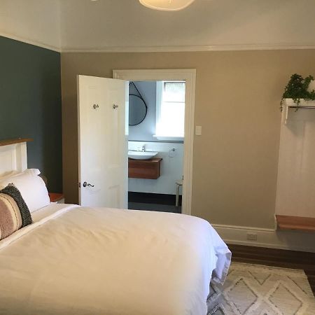 Harrison House Bed and Breakfast Strahan Buitenkant foto