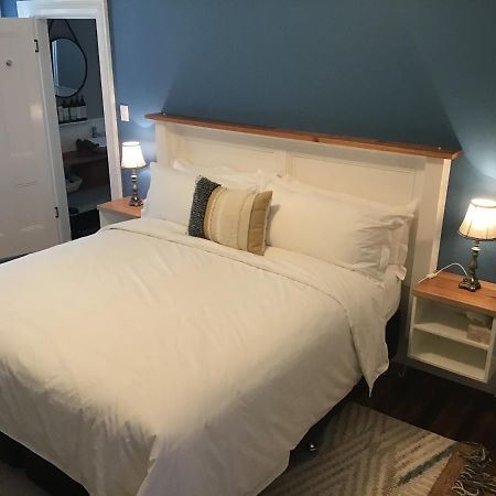 Harrison House Bed and Breakfast Strahan Buitenkant foto