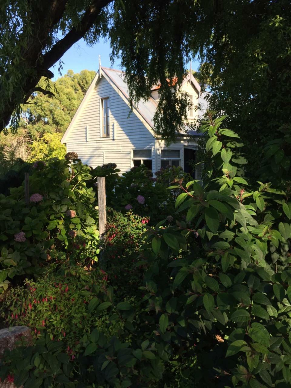 Harrison House Bed and Breakfast Strahan Buitenkant foto