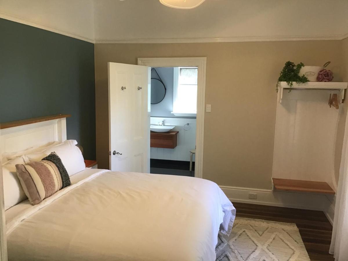 Harrison House Bed and Breakfast Strahan Buitenkant foto