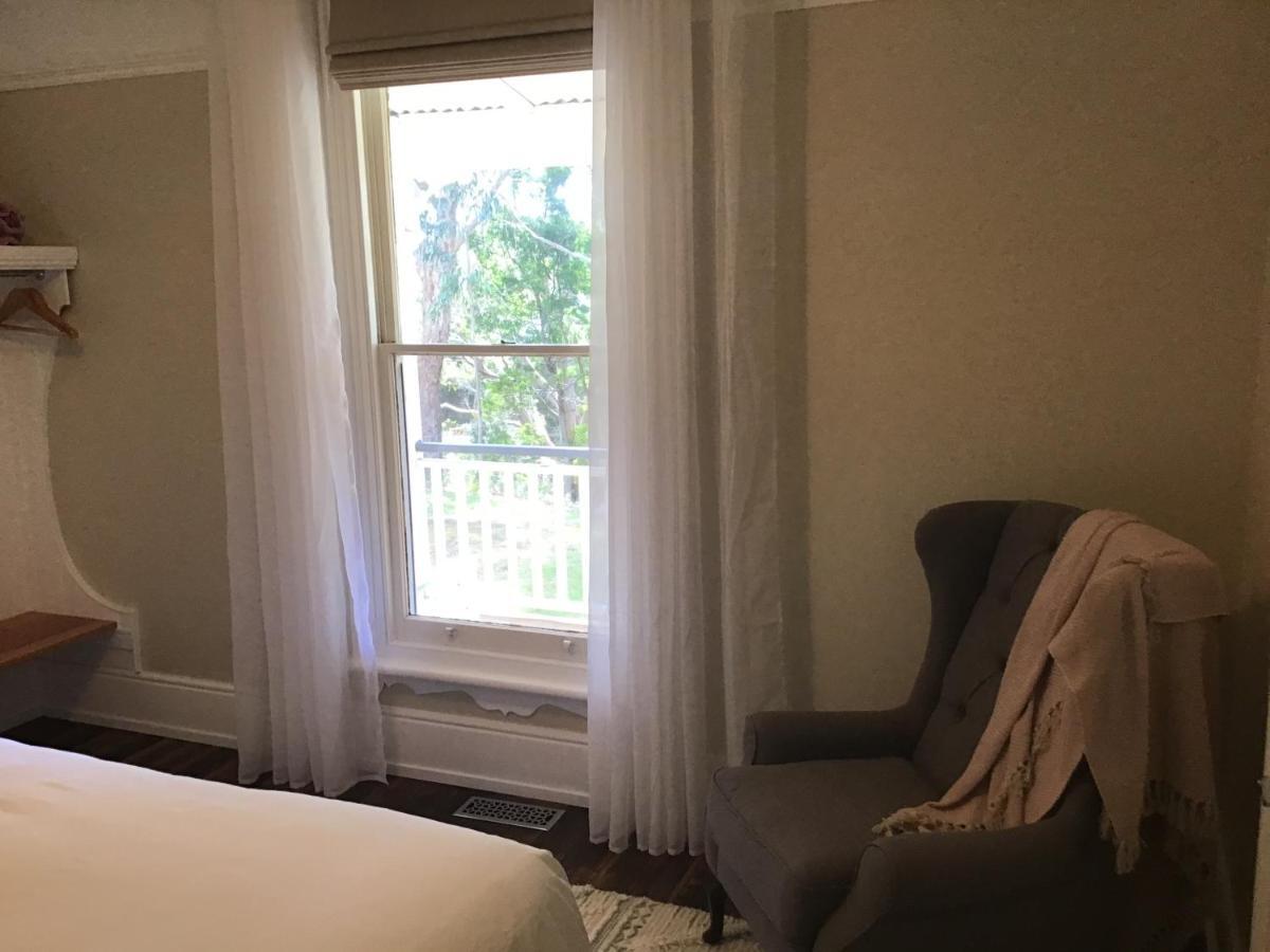 Harrison House Bed and Breakfast Strahan Buitenkant foto